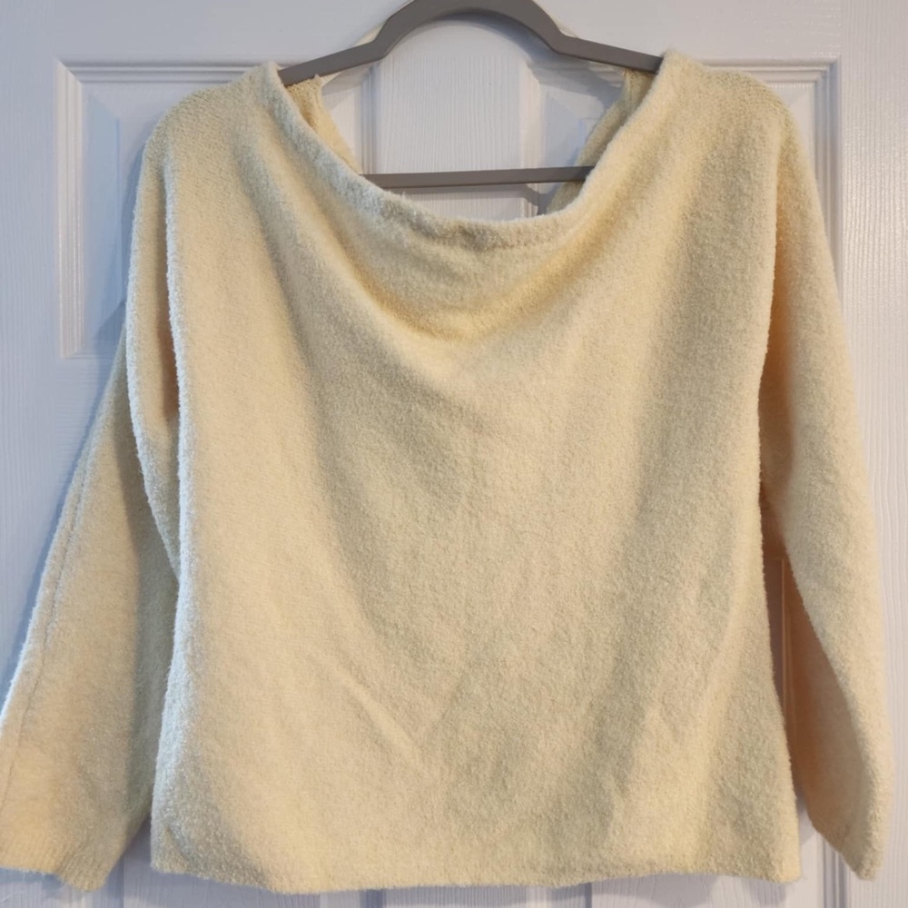 Off the shoulder top by Abercrombie & Fitch  in soft yellow